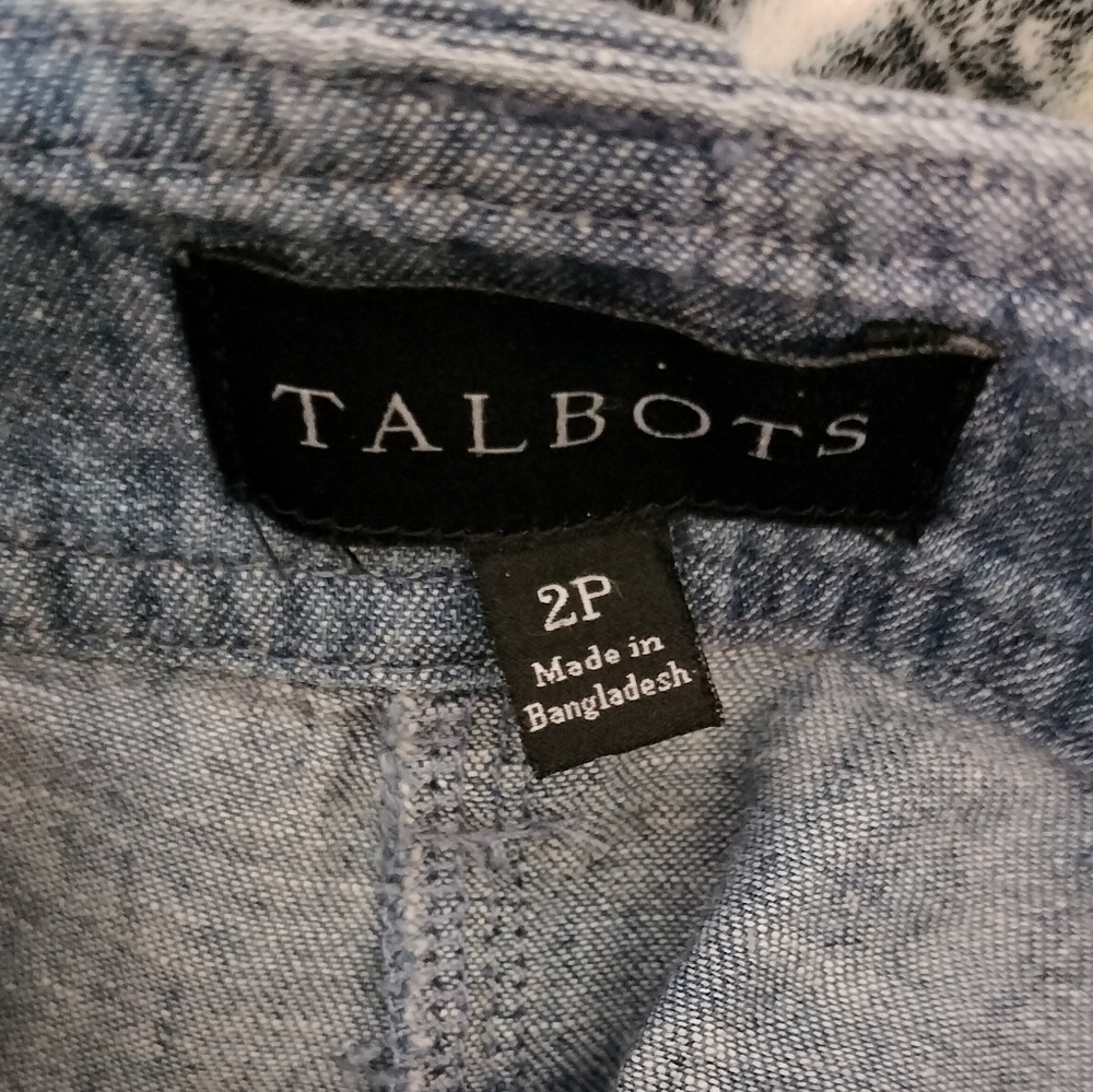 EUC! Talbots Lightweight Denim Women's Shorts w/Tab Cuff Legs. Size 2P - Picture 2 of 6